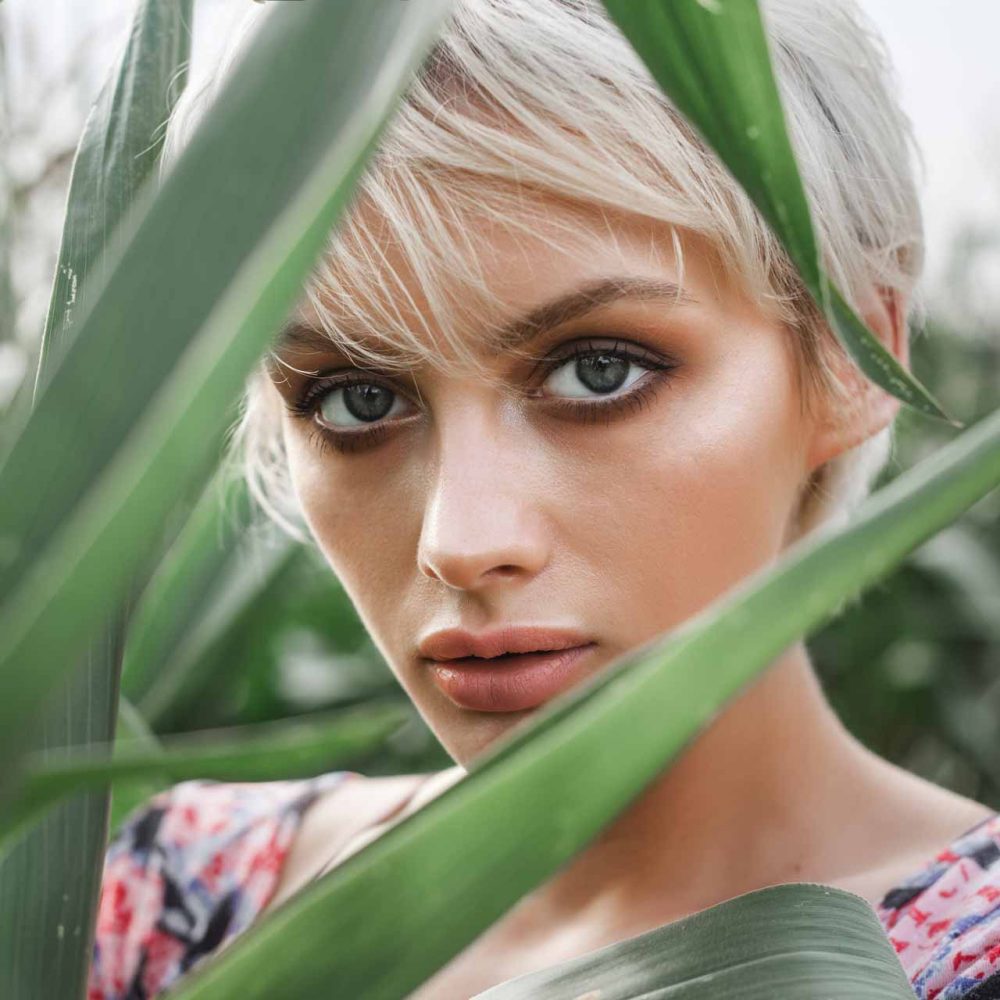 girl-between-green-leaves-in-a-corn-field-PYWBG9G.jpg